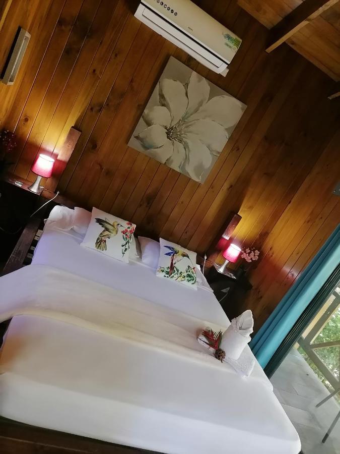 Casa El Colibri Bed & Breakfast Parrita Ngoại thất bức ảnh